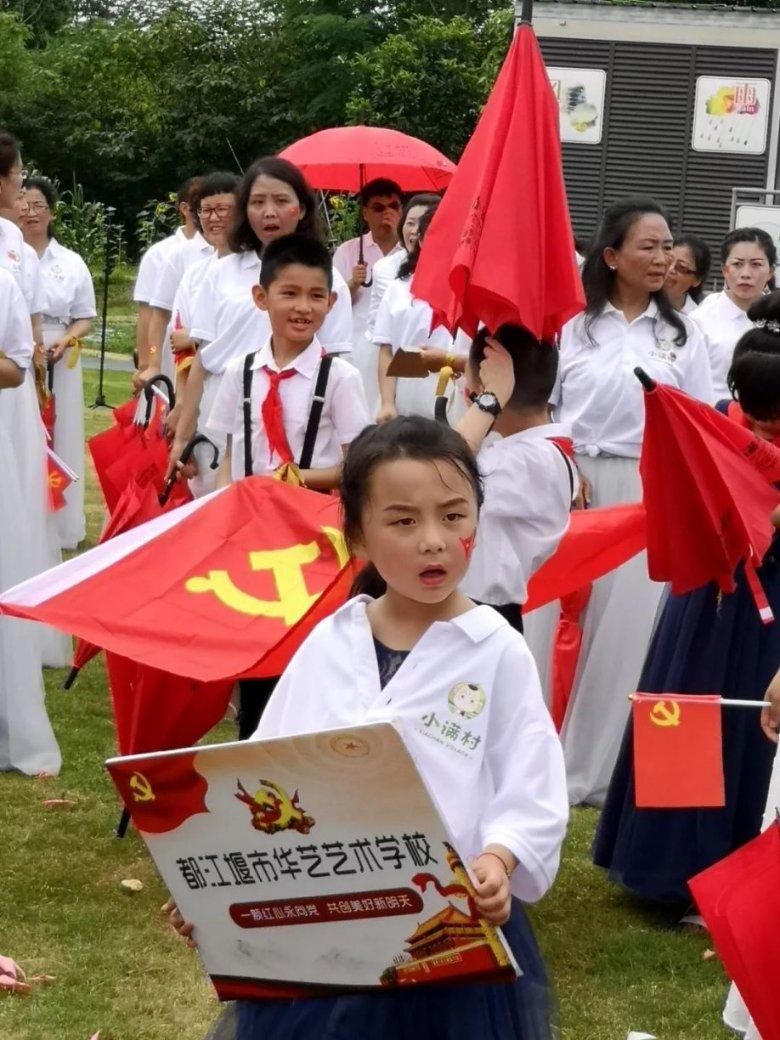 【两会·镜头】视频报道|出席贵州省十四届人大二次会议的省人大代表陆续报到